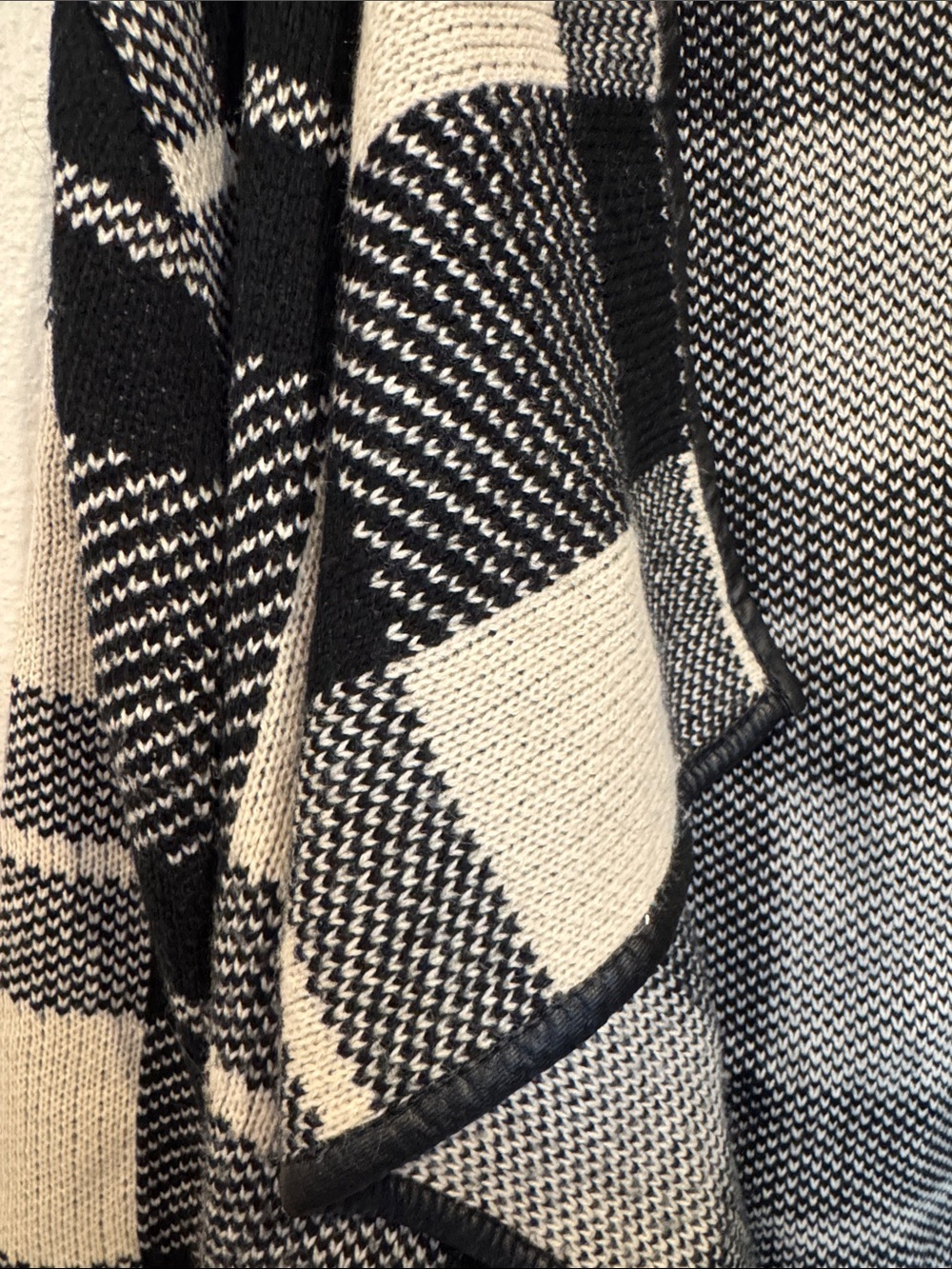 Papillon Black & Cream Plaid Open-Front Cardigan - Picture 4 of 6